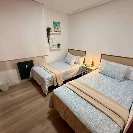 Private & Bath Near Old Town Апартаменты *