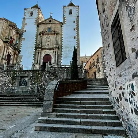 Private & Bath Near Old Town Lägenhet Caces