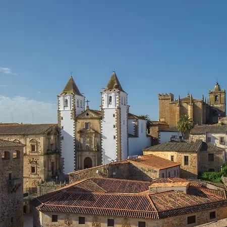 Private & Bath Near Old Town * Caces