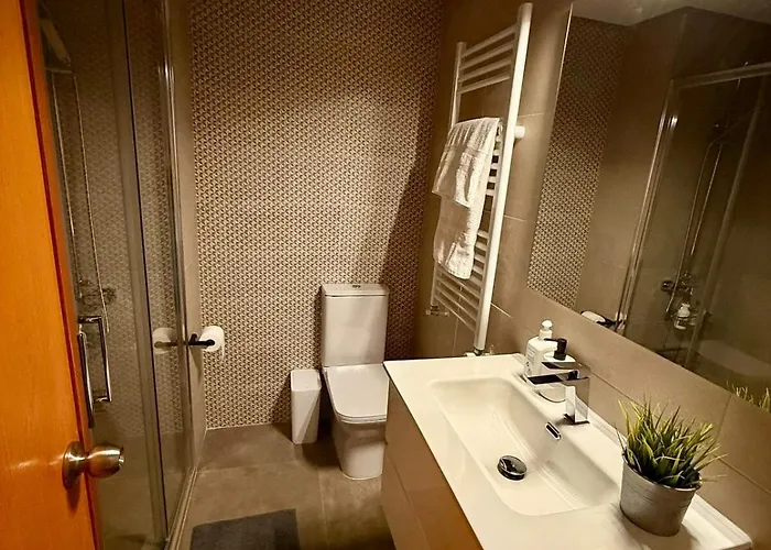 Private & Bath Near Old Town Апартаменты Касерес