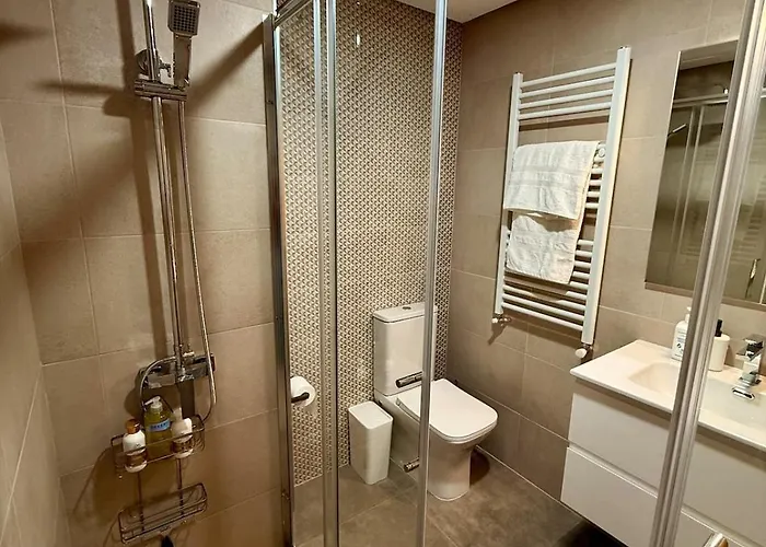 Private & Bath Near Old Town Касерес